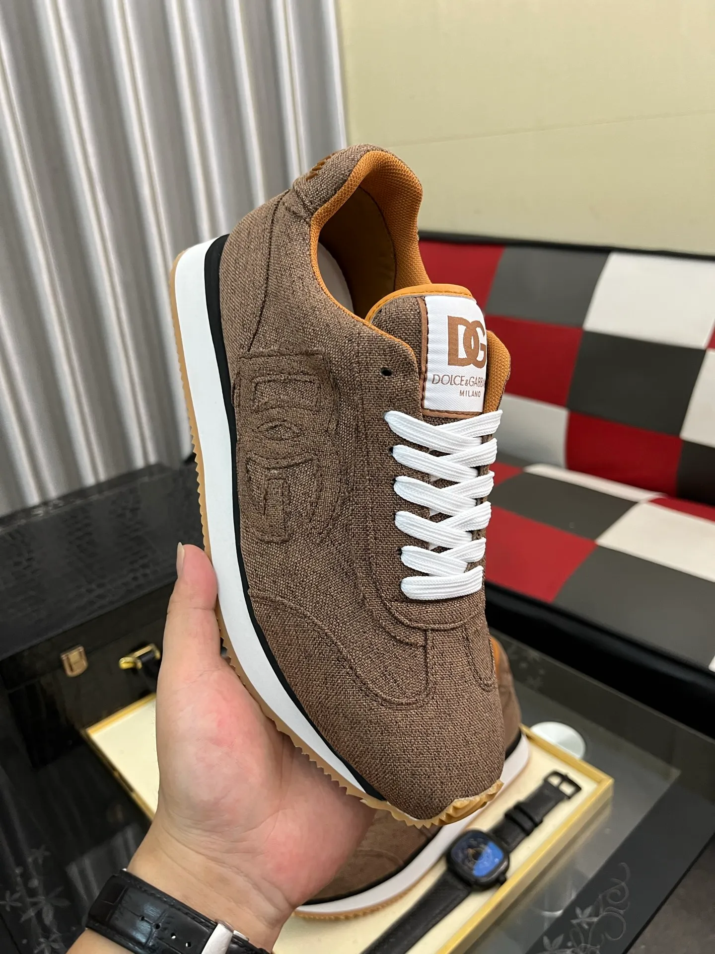 Men's shoes 💰458⌚️⌚️DG's latest popular casual shoes 🔥🔥, the tongue has the brand's iconic details, and the combination of silk cowhide and cow suede enhances the style. Fashionable and versatile, it can complement any look. Create an exquisite design with unique dynamic vitality and modern atmosphere, showing modern elegance. Size: 36-464️⃣colors available